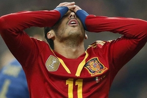 Barca dính virut FIFA, mất Pedro 10 ngày