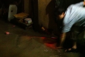 Dân Hà Nội ke bờ, tát nước vì mưa to