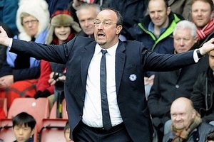Chelsea thất bại, Benitez hướng tới trận chiến với M.U