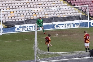 Cải cách điên rồ ở League Cup: Khung thành rộng gấp đôi!