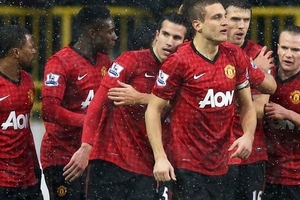 Robin van Persie không hài lòng vì cách xếp lịch của FA