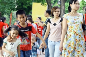 3.000 tỷ đồng để khuyến sinh con gái, có khả thi?