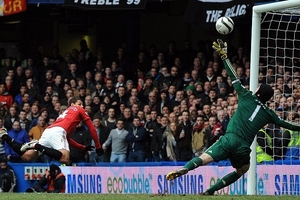 Pha cứu thua kinh điển của Cech khiến M.U ôm hận