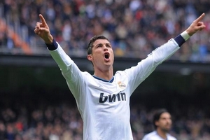 Sau 4 mùa giải núp bóng, CR7 có cơ hội hạ bệ Messi