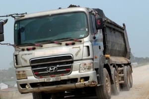 Hãi hùng xe quá tải