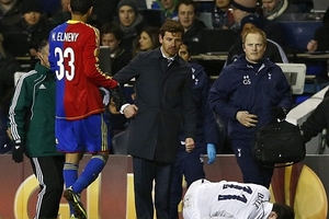 Kinh khủng: Gareth Bale gẫy gập chân