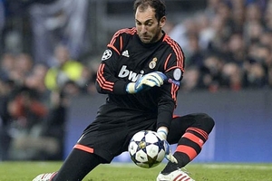 Cứ thế này, Lopez sẽ che mờ Casillas