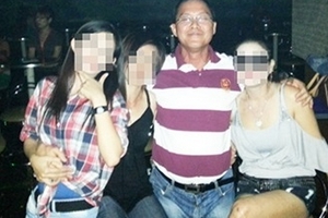 Mỹ nữ Việt xuất ngoại...khui bia