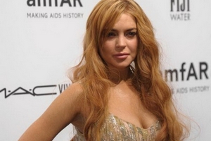 Lindsay Lohan bị bồ bỏ vì quá rắc rối