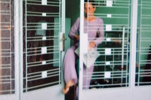 Cô giáo độc thân bị "nhốt" trong nhà