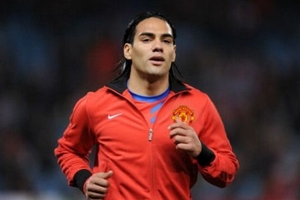 M.U đã đặt cọc tiền mua Falcao!