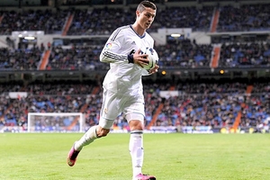 Hàng công Real: Năm 2013, Messi phải đuổi theo Ronaldo