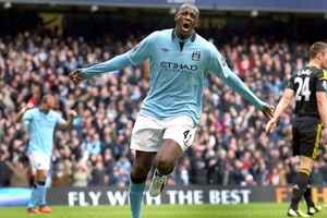 Man City thắng cả M.U và Chelsea: Yaya Toure là sự khác biệt