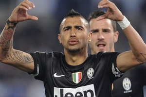 Thắng Lazio 2-0, Juventus chạm tay vào Scudetto