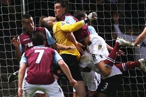 Tức nổ mắt, Ferguson đòi đuổi thẳng cổ Carroll