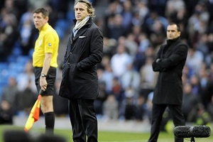 Mancini điên tiết vì bàn thắng việt vị của M.U