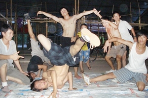 Khu “liên hợp thể thao” …làng!