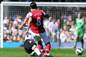 Wenger lưu ý: Arsenal nhận nhiều thẻ đỏ nhất!