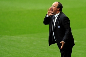 Benitez không hài lòng về quyết định bù giờ của trọng tài