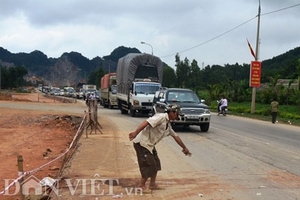 4 nữ sinh "kẹp tư" bị xe tải cán chết thương tâm