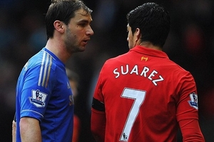 Chính thức bị Liverpool phạt 200.000 bảng, Suarez còn đối mặt với án phạt từ FA