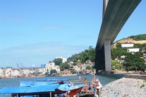 Hy hữu: Thiếu niên nhảy cầu Bãi Cháy không chết