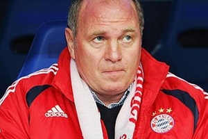 Chủ tịch Bayern bị cảnh sát bắt giữ vì trốn thuế