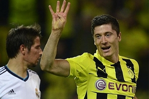 4 lần phá lưới Real, Lewandowski đi vào lịch sử Champions League