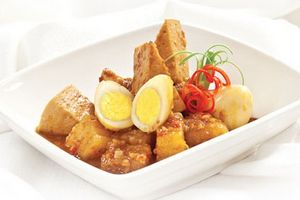 Chả lụa kho trứng cút