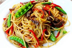 Mỳ spaghetti xào thịt bò làm nhanh ăn ngon