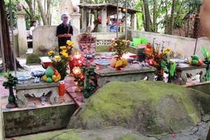 Cả xã bảo vệ… một hòn đá!