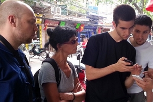 Điều tra việc 3 du khách Pháp bị đe dọa ở phố cổ Hà Nội
