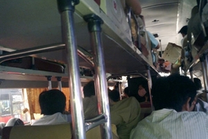 Khách về quê bị đuổi xuống giữa đường dịp 30/4