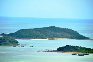 Tàu chở gần 1.000 tấn quặng chìm gần đảo Cô Tô