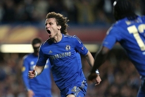 David Luiz lập siêu phẩm, Chelsea hẹn Benfica ở chung kết Europa League