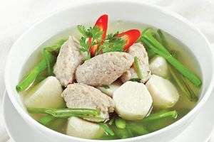 Canh rau muống khoai sọ