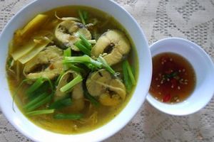 Canh chua nấu cá chuồn thanh mát ngày hè