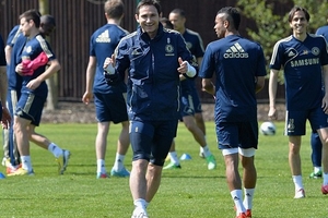 Sir Alex tặc lưỡi tiếc Frank Lampard