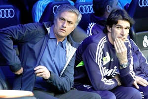 Nhìn từ chiến thắng của Real: Khi Mourinho thành người thừa