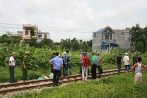 Phát hiện xác nam giới bị phân hủy cạnh đường tàu