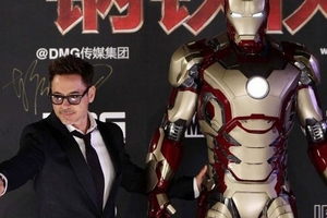 "Iron Man 3' phiên bản Trung Quốc quảng cáo sữa?