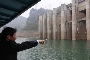 Lật thuyền ở hồ thủy điện Hòa Bình, 20 người thoát nạn