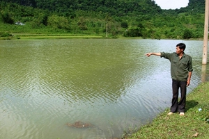 Câu cá bên hồ, một nữ sinh chết đuối