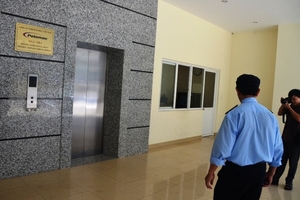 Quảng Ninh: “Đứng tim” thang máy rơi tự do tại tòa nhà cao nhất Hạ Long