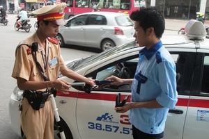 Chưa thể “thanh lọc” hết các hãng taxi “chặt chém”