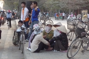 Cám cảnh chợ người: “đói” việc, đói cả bữa ăn