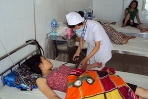 Bến Tre: 32 người nhập viện do ngộ độc thực phẩm