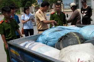 Hà Nội: Bắt vụ vận chuyển 1 tấn tóp mỡ, bì lợn thối