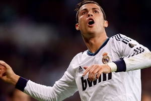 Cris Ronaldo chấm dứt sự thống trị của Leo Messi