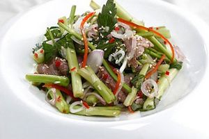 Gỏi rau cần thịt bò